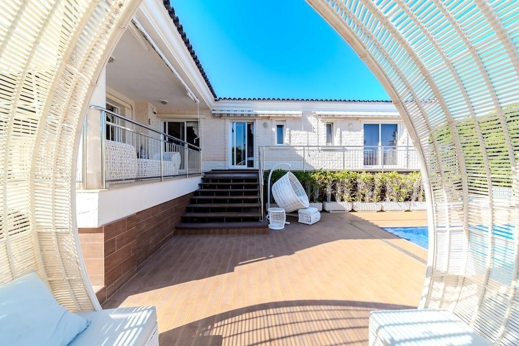 For sale - 5 Bedroom 4 Bathroom Villa in Torrevieja - Torre La Mata  - Alicante