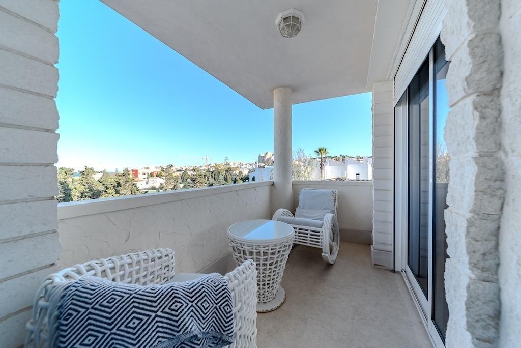 For sale - 5 Bedroom 4 Bathroom Villa in Torrevieja - Torre La Mata  - Alicante