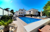 27-128-519-11-1121/81052, 5 Bedroom 4 Bathroom Villa in Torrevieja