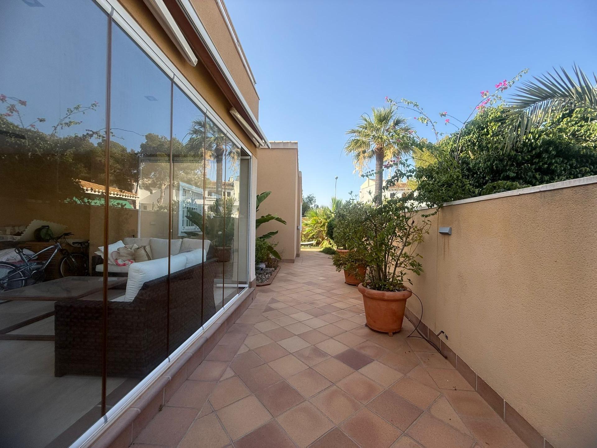For sale - 5 Bedroom 3 Bathroom Town House in Orihuela Costa - Altos De Campoamor  - Alicante