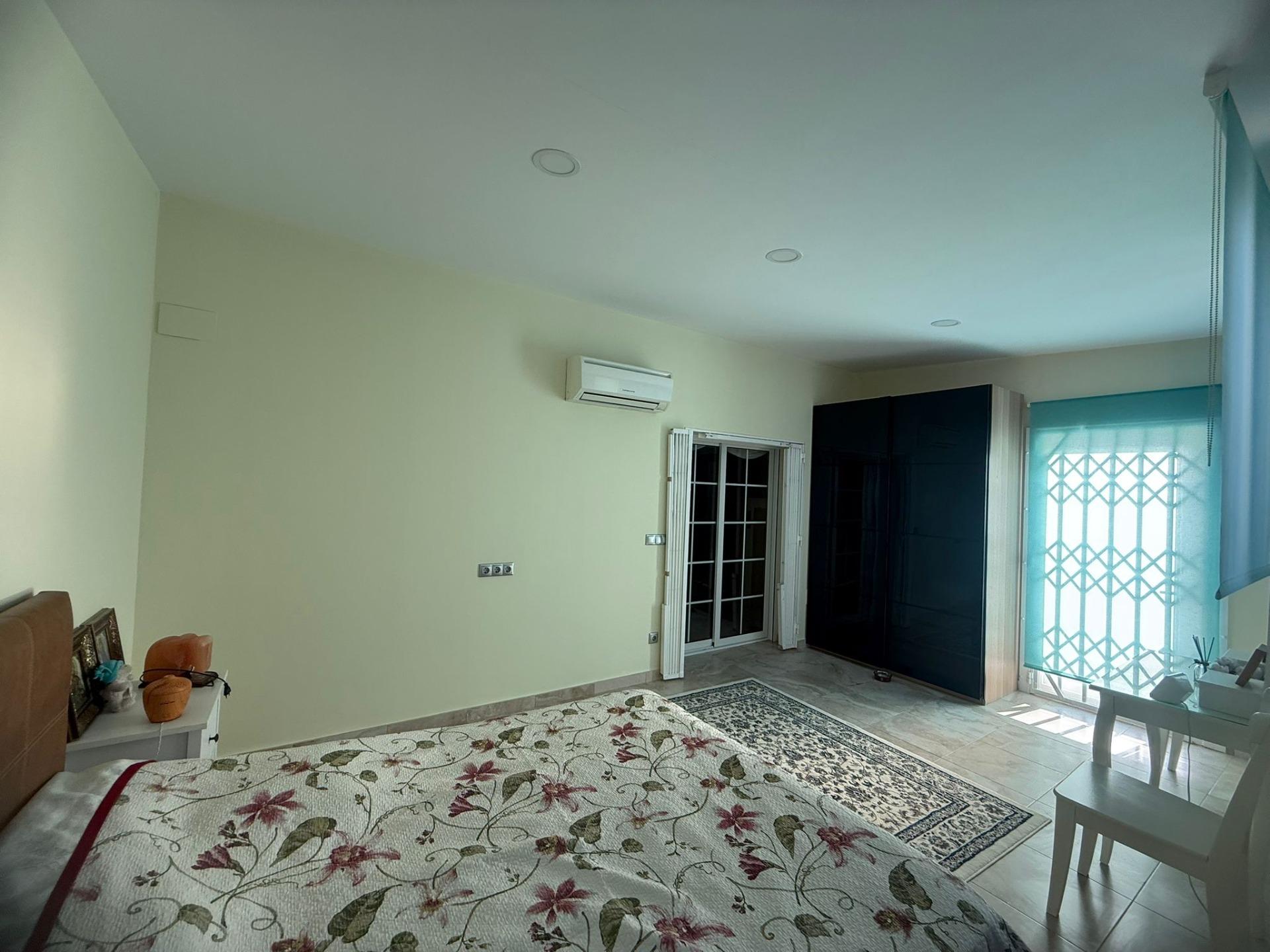For sale - 5 Bedroom 3 Bathroom Town House in Orihuela Costa - Altos De Campoamor  - Alicante