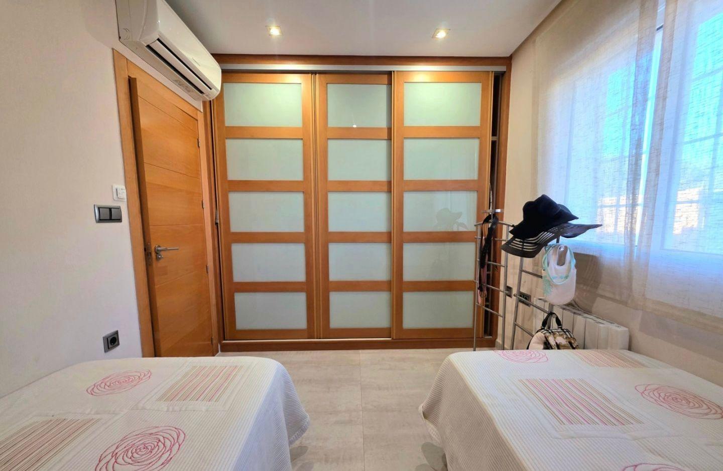 For sale - 5 Bedroom 3 Bathroom Town House in Orihuela Costa - Altos De Campoamor  - Alicante