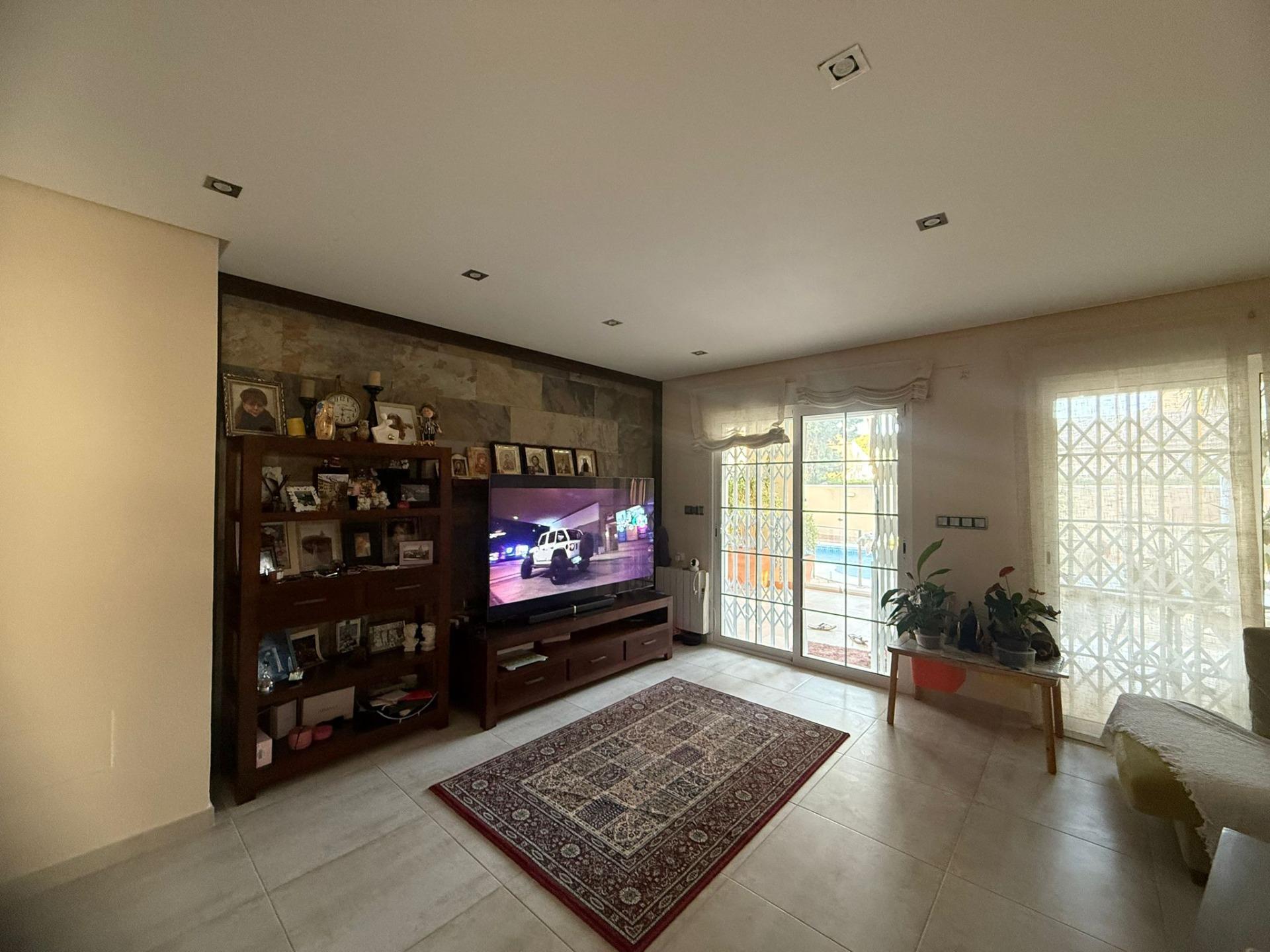 For sale - 5 Bedroom 3 Bathroom Town House in Orihuela Costa - Altos De Campoamor  - Alicante