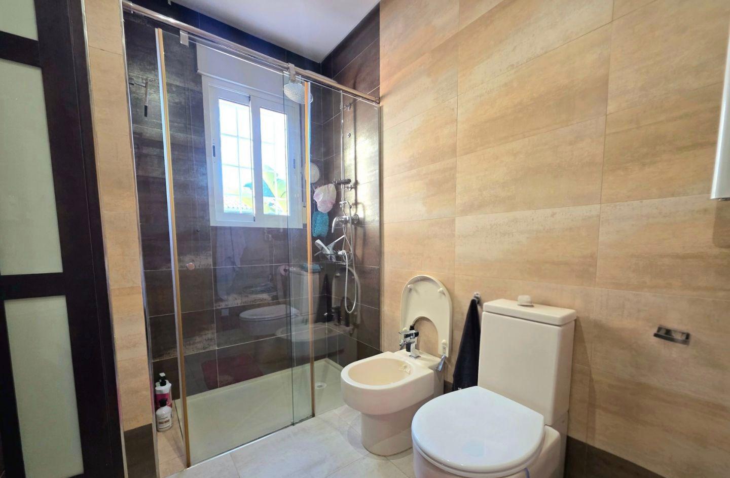 For sale - 5 Bedroom 3 Bathroom Town House in Orihuela Costa - Altos De Campoamor  - Alicante