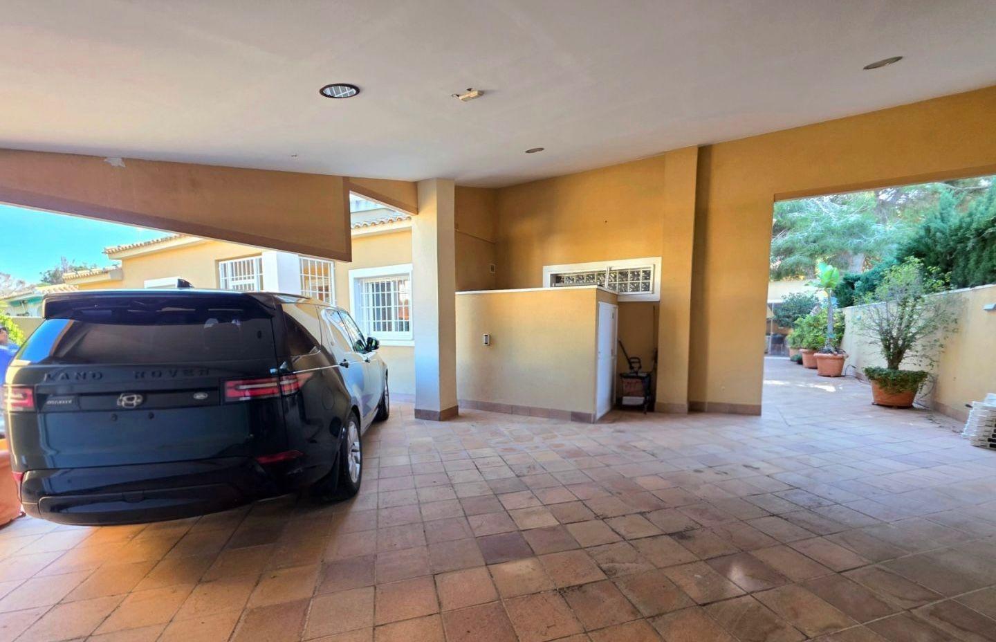 For sale - 5 Bedroom 3 Bathroom Town House in Orihuela Costa - Altos De Campoamor  - Alicante