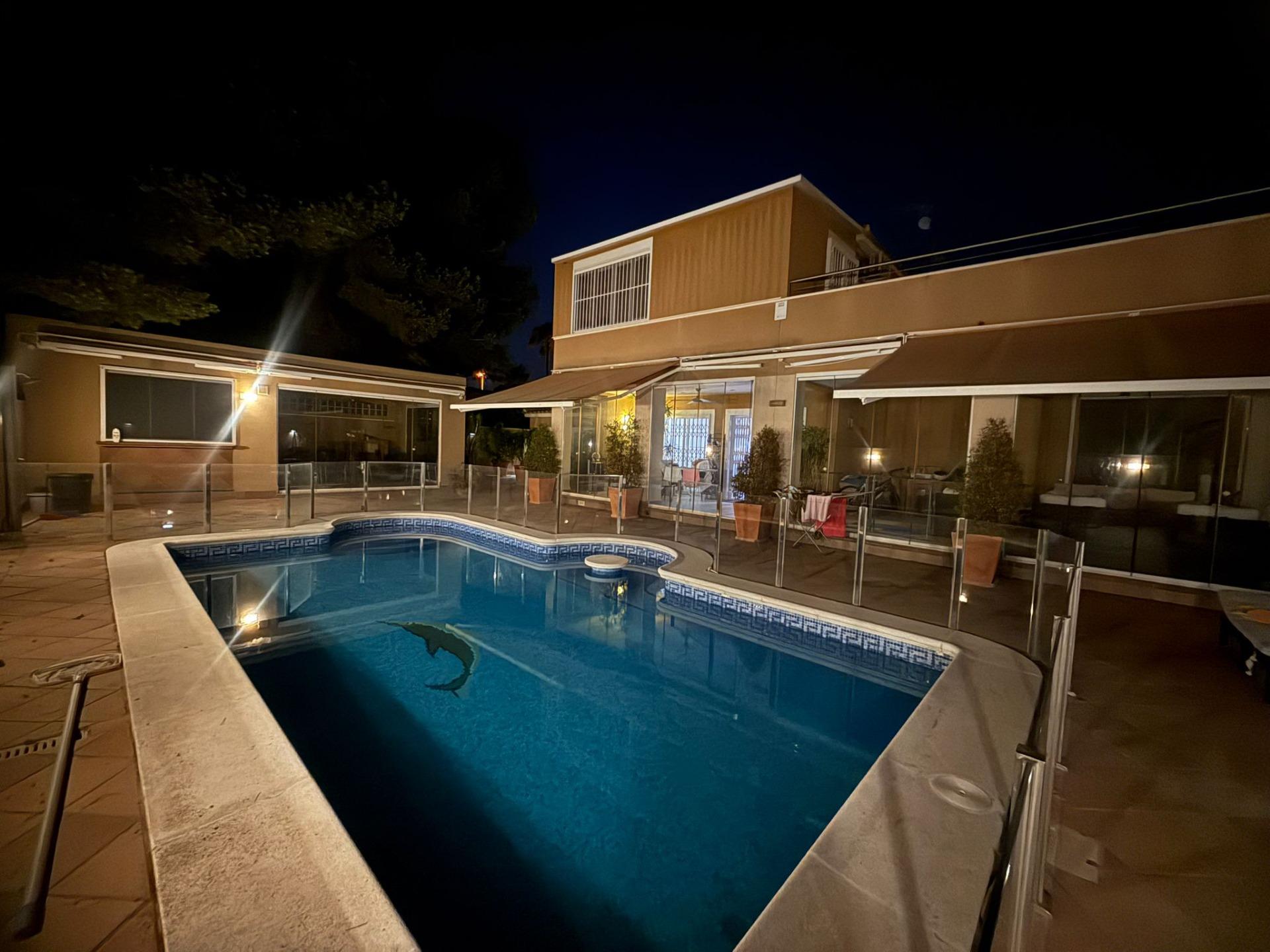 For sale - 5 Bedroom 3 Bathroom Town House in Orihuela Costa - Altos De Campoamor  - Alicante