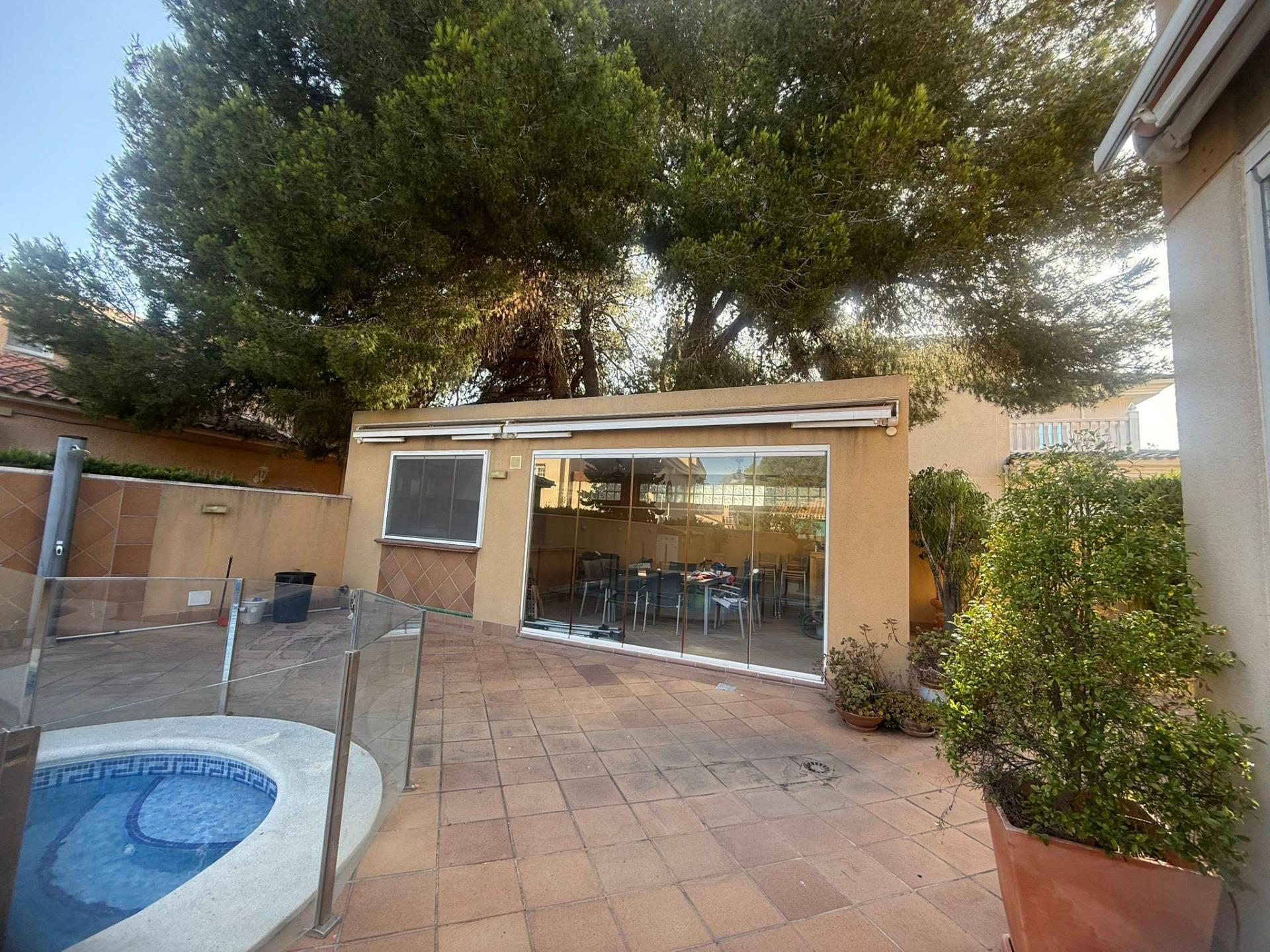 For sale - 5 Bedroom 3 Bathroom Town House in Orihuela Costa - Altos De Campoamor  - Alicante