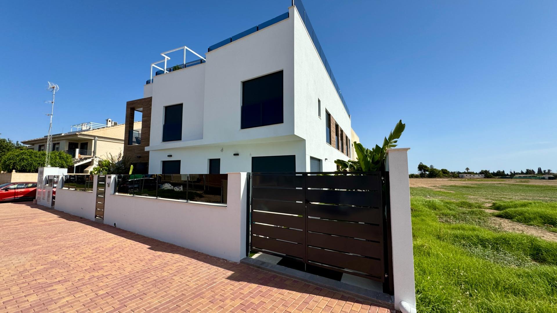 For sale - 2 Bedroom 2 Bathroom Bungalow in San Pedro del Pinatar - Lopagán  - Murcia