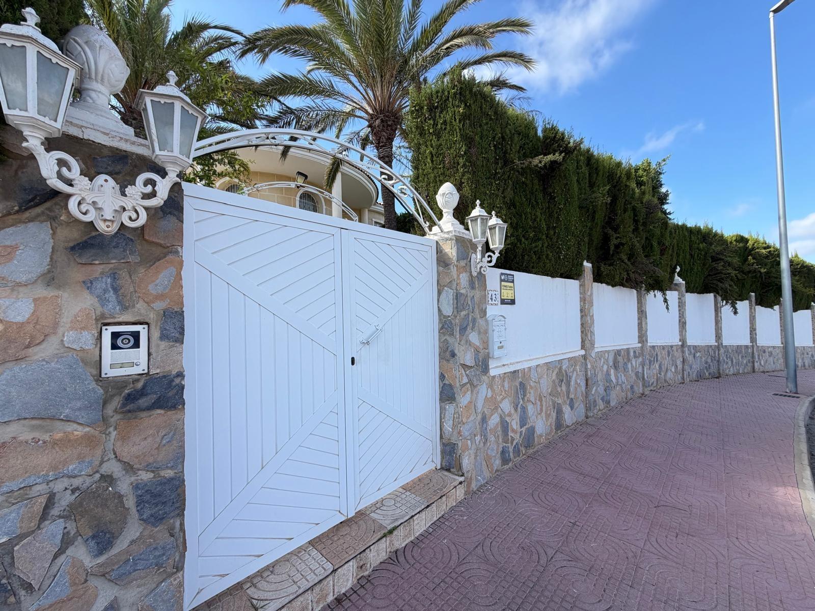 For sale - 6 Bedroom 6 Bathroom Villa in Rojales - La Fiesta  - Alicante