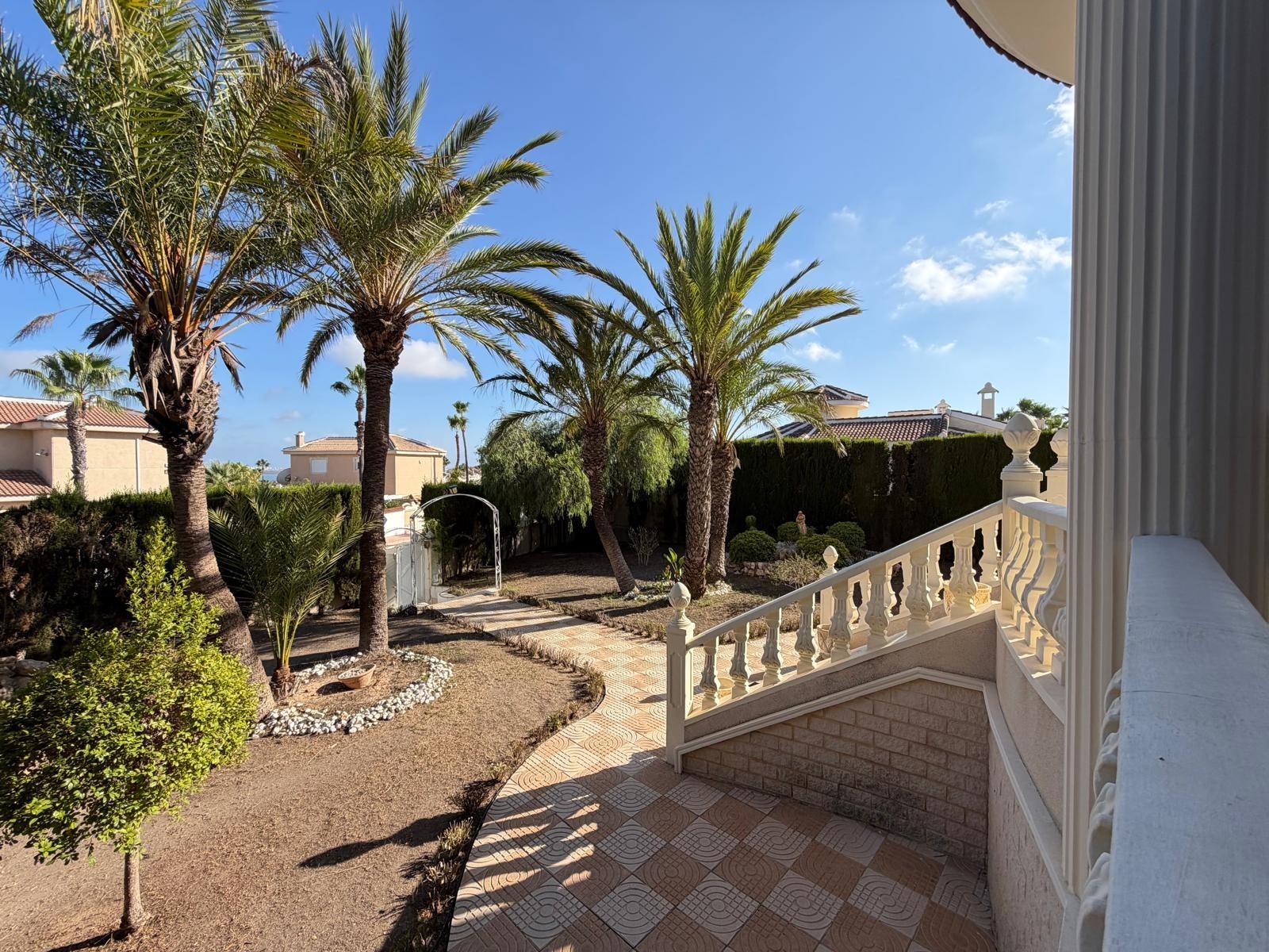 For sale - 6 Bedroom 6 Bathroom Villa in Rojales - La Fiesta  - Alicante