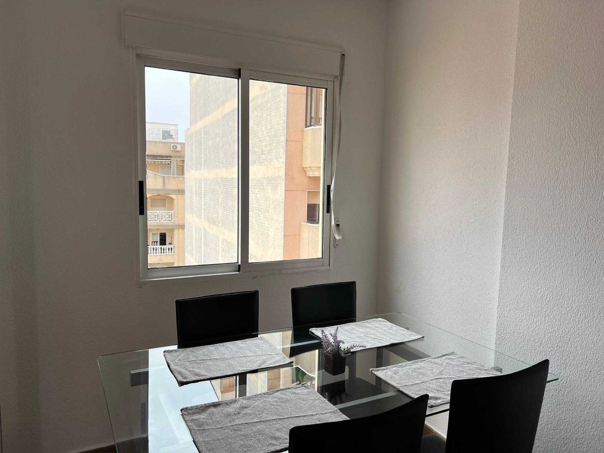 For sale - 2 Bedroom 1 Bathroom Apartment in Torrevieja - Centro  - Alicante