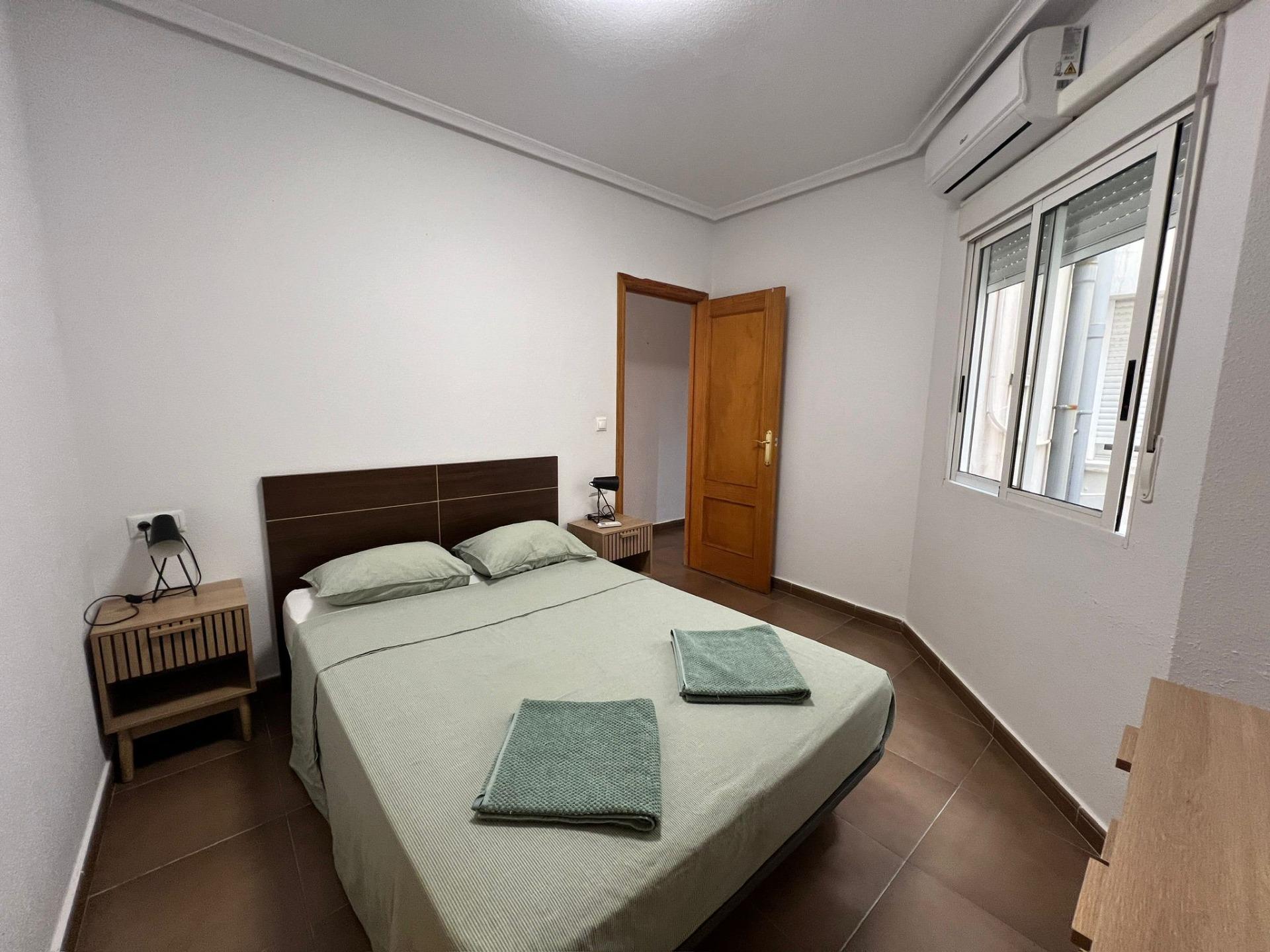 For sale - 2 Bedroom 1 Bathroom Apartment in Torrevieja - Centro  - Alicante