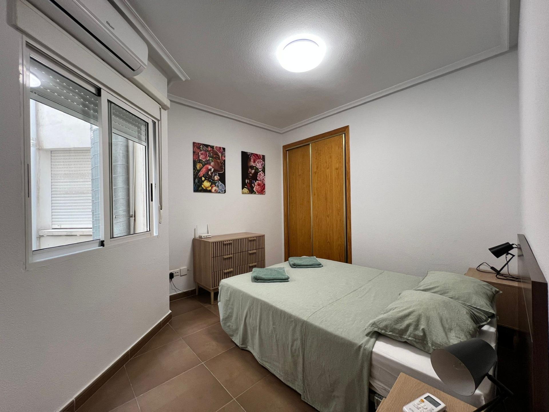 For sale - 2 Bedroom 1 Bathroom Apartment in Torrevieja - Centro  - Alicante