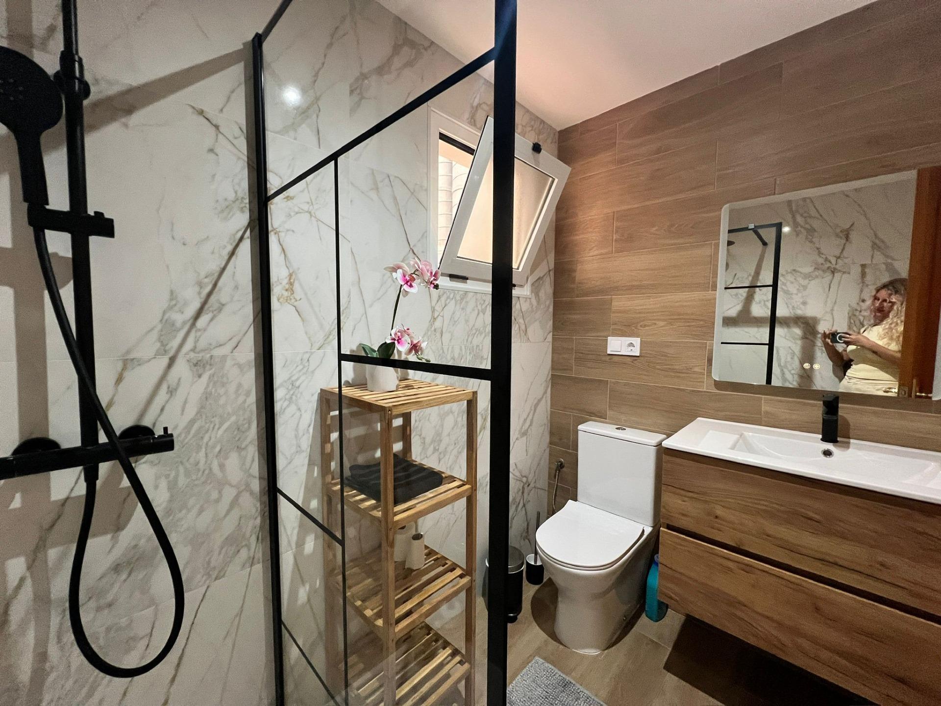 For sale - 2 Bedroom 1 Bathroom Apartment in Torrevieja - Centro  - Alicante