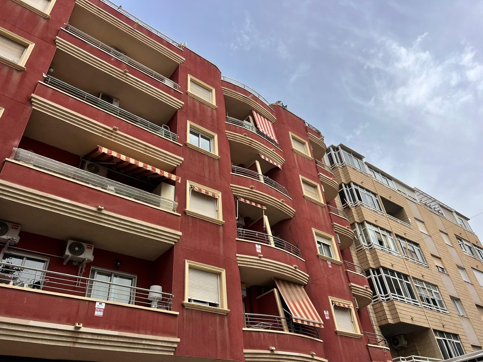 For sale - 2 Bedroom 1 Bathroom Apartment in Torrevieja - Centro  - Alicante