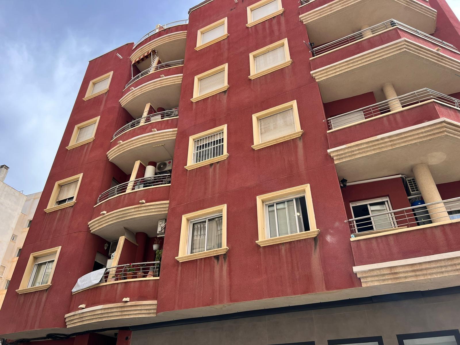 For sale - 2 Bedroom 1 Bathroom Apartment in Torrevieja - Centro  - Alicante