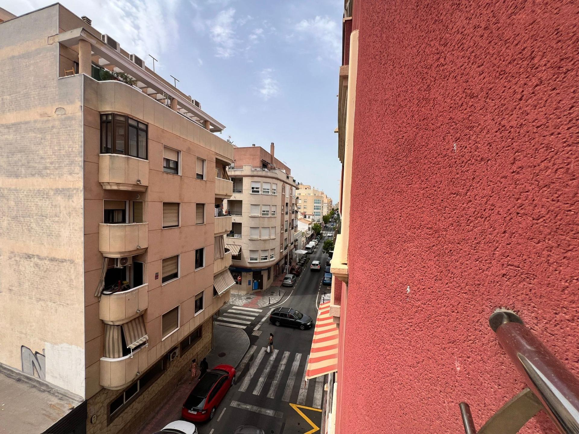 For sale - 2 Bedroom 1 Bathroom Apartment in Torrevieja - Centro  - Alicante
