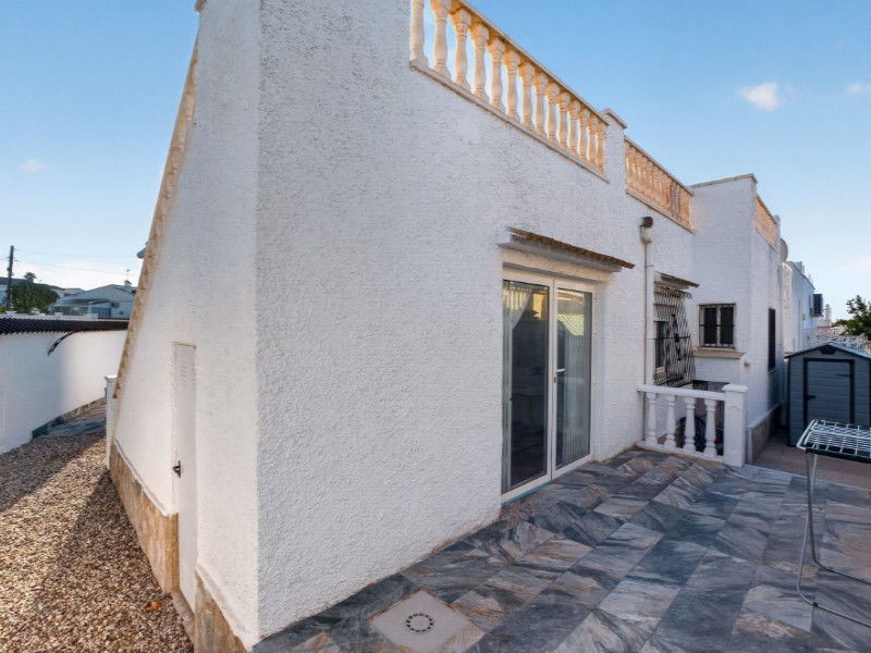 For sale - 3 Bedroom 2 Bathroom Villa in Torrevieja - Costa Blanca  - Alicante