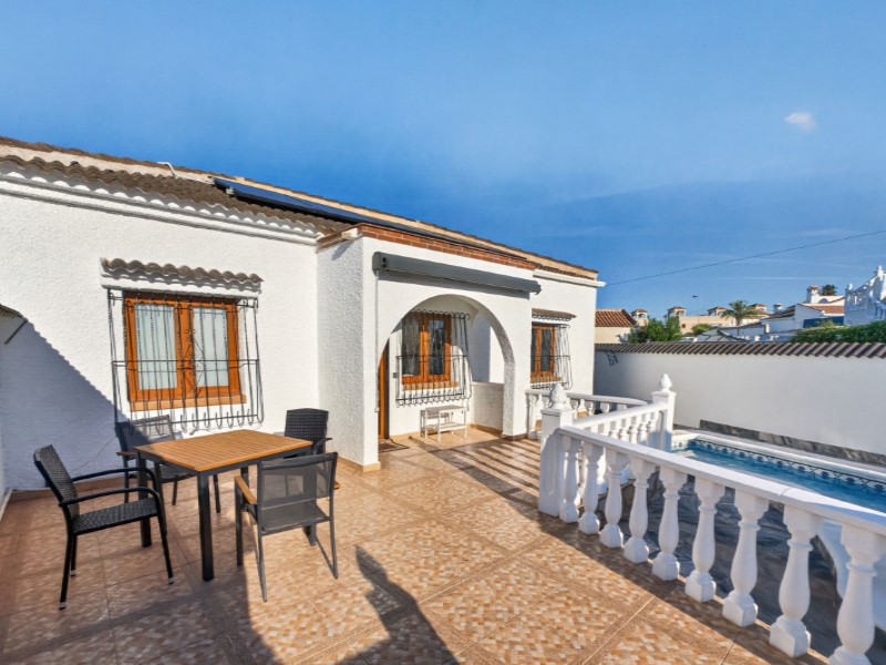 For sale - 3 Bedroom 2 Bathroom Villa in Torrevieja - Costa Blanca  - Alicante