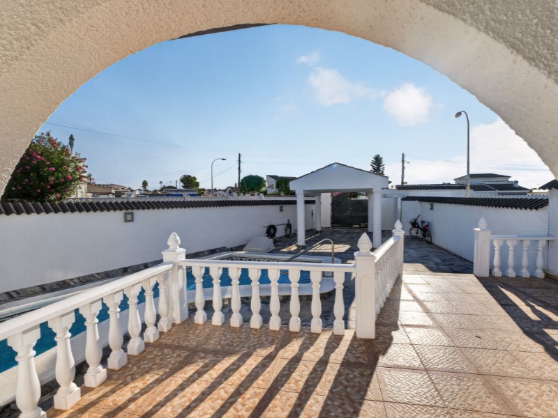 For sale - 3 Bedroom 2 Bathroom Villa in Torrevieja - Costa Blanca  - Alicante