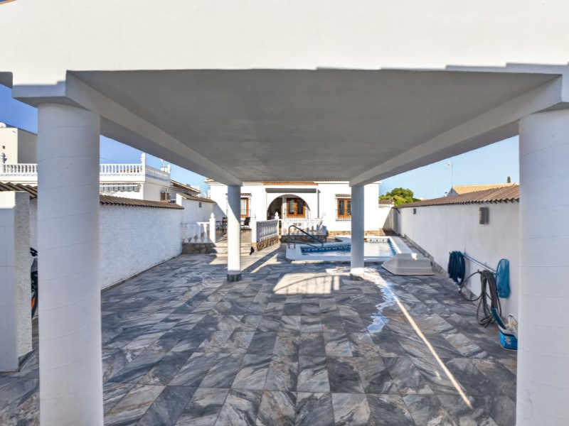 For sale - 3 Bedroom 2 Bathroom Villa in Torrevieja - Costa Blanca  - Alicante