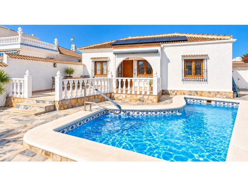 3 Bedroom 2 Bathroom Villa in Torrevieja