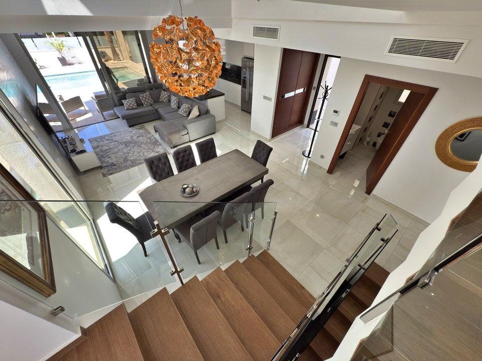 For sale - 5 Bedroom 5 Bathroom Villa in Orihuela Costa - Villamartin  - Alicante