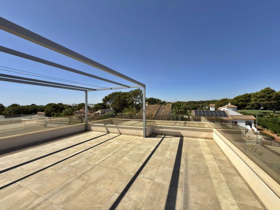For sale - 5 Bedroom 5 Bathroom Villa in Orihuela Costa - Villamartin  - Alicante