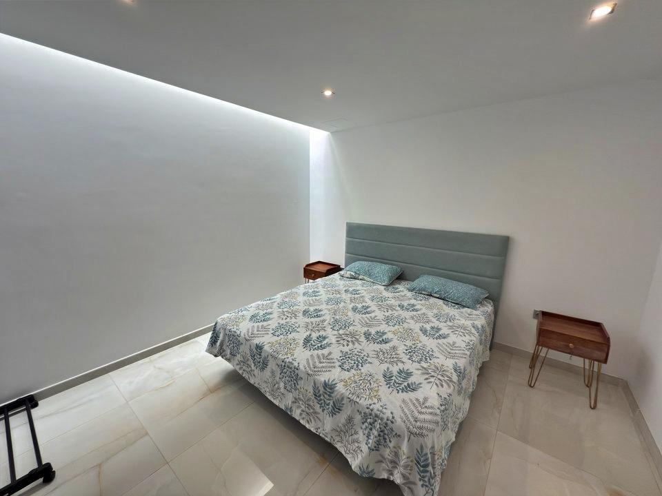For sale - 5 Bedroom 5 Bathroom Villa in Orihuela Costa - Villamartin  - Alicante