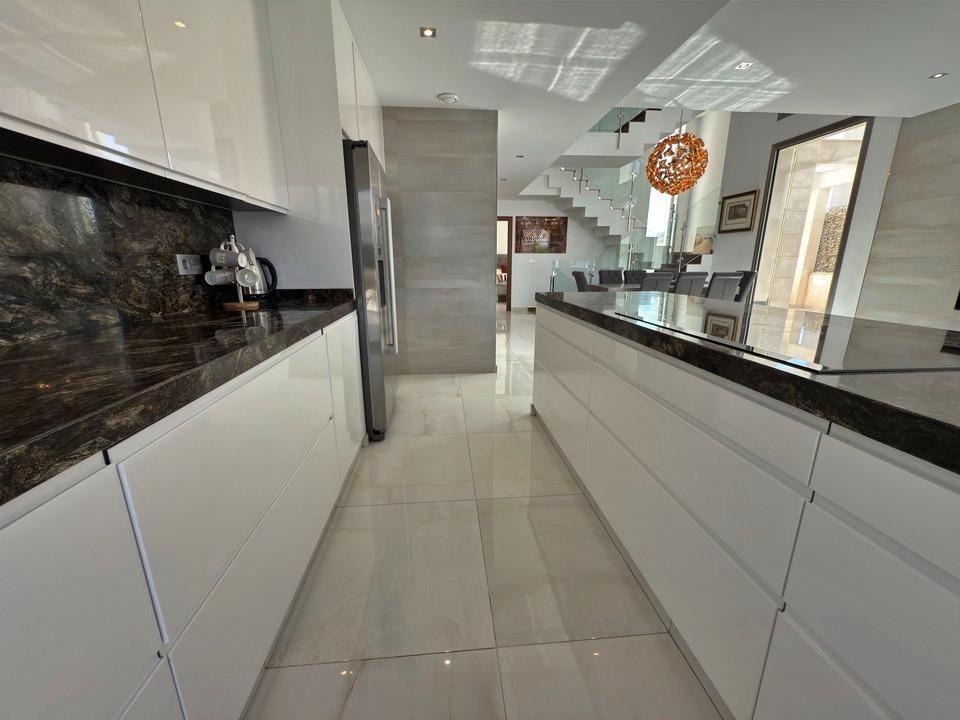 For sale - 5 Bedroom 5 Bathroom Villa in Orihuela Costa - Villamartin  - Alicante