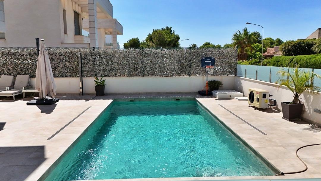 For sale - 5 Bedroom 5 Bathroom Villa in Orihuela Costa - Villamartin  - Alicante