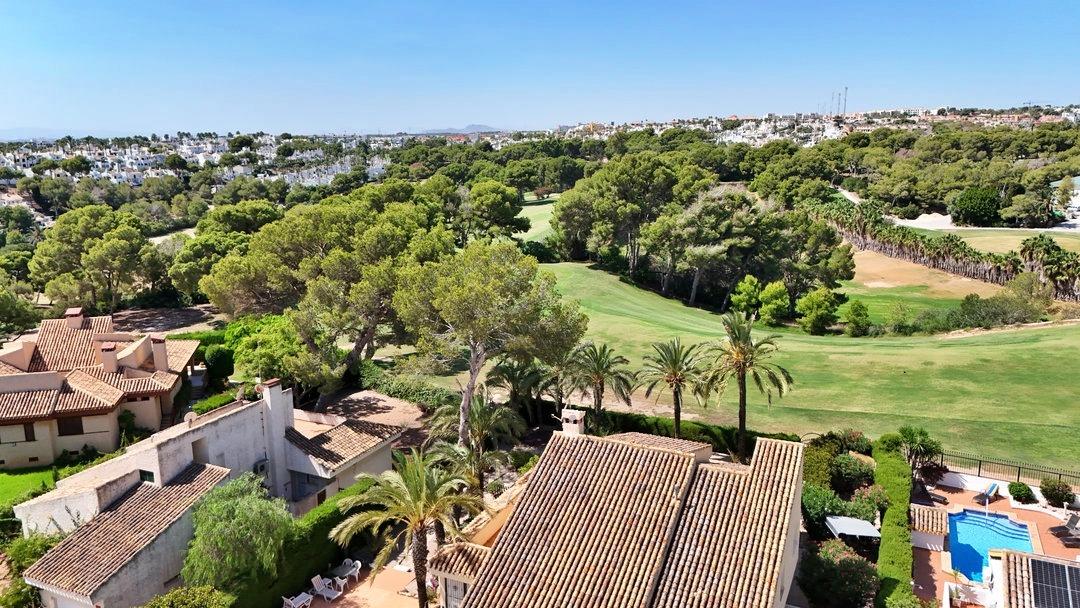 For sale - 5 Bedroom 5 Bathroom Villa in Orihuela Costa - Villamartin  - Alicante