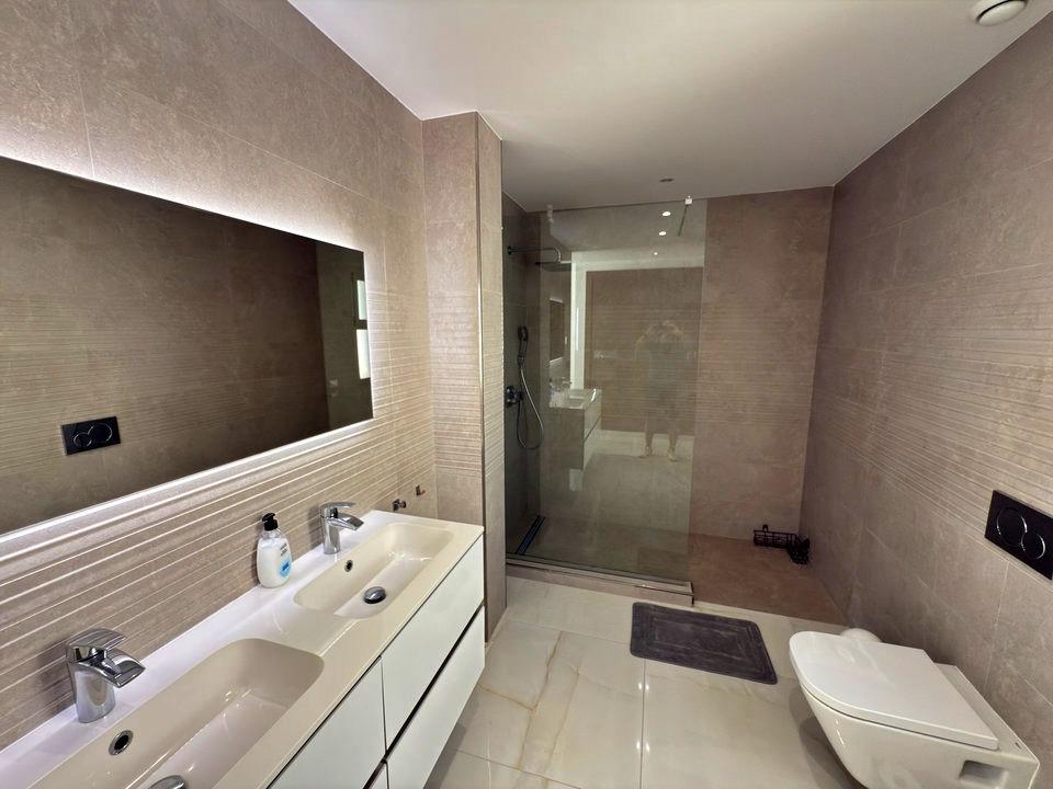 For sale - 5 Bedroom 5 Bathroom Villa in Orihuela Costa - Villamartin  - Alicante