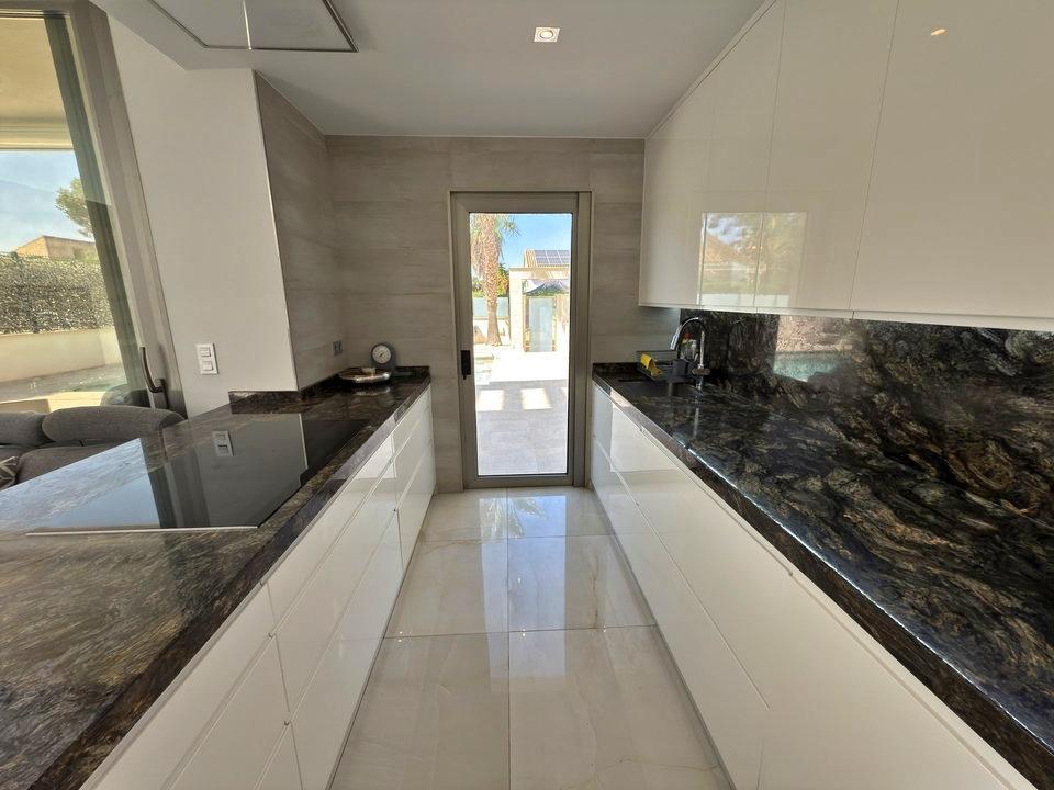 For sale - 5 Bedroom 5 Bathroom Villa in Orihuela Costa - Villamartin  - Alicante