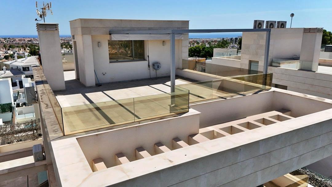 For sale - 5 Bedroom 5 Bathroom Villa in Orihuela Costa - Villamartin  - Alicante