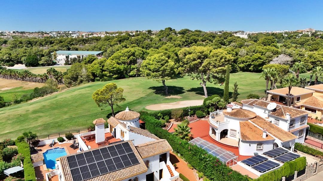For sale - 5 Bedroom 5 Bathroom Villa in Orihuela Costa - Villamartin  - Alicante