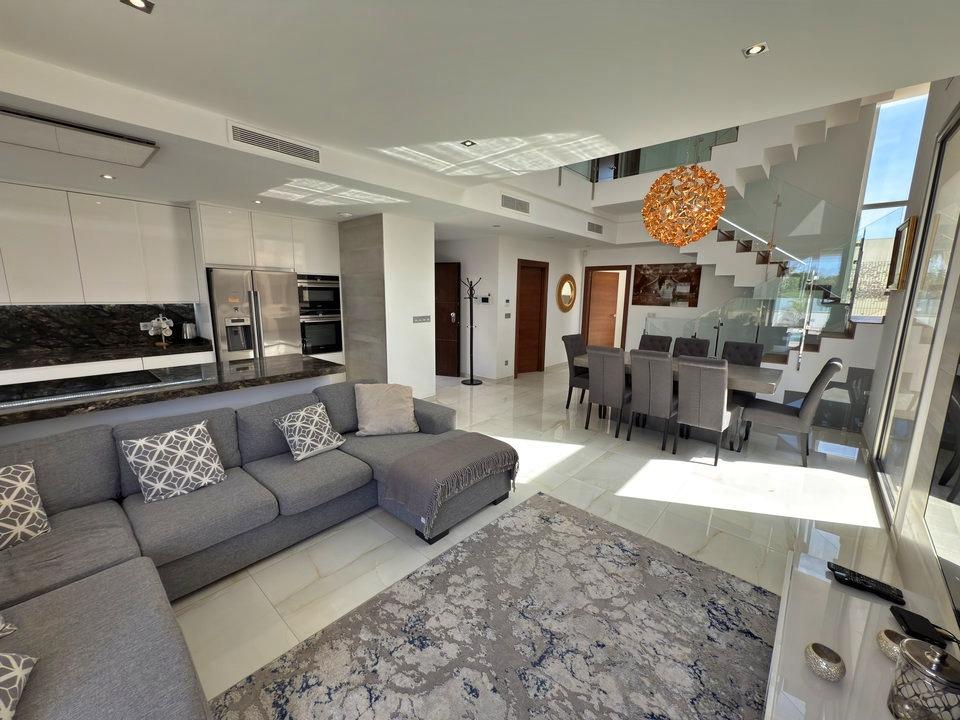 For sale - 5 Bedroom 5 Bathroom Villa in Orihuela Costa - Villamartin  - Alicante