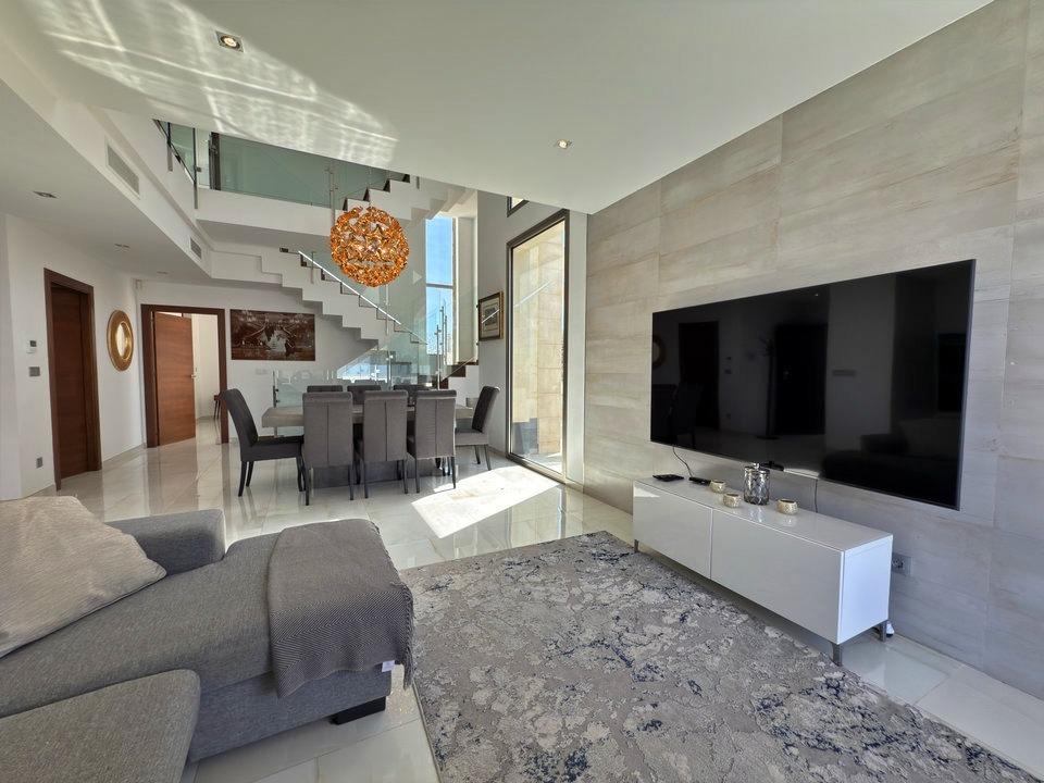 For sale - 5 Bedroom 5 Bathroom Villa in Orihuela Costa - Villamartin  - Alicante