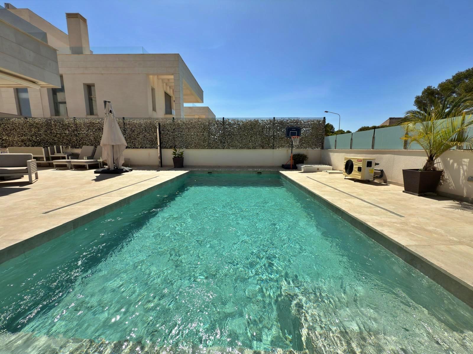 For sale - 5 Bedroom 5 Bathroom Villa in Orihuela Costa - Villamartin  - Alicante