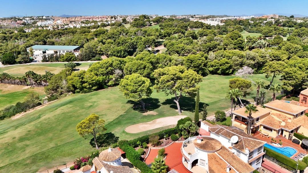 For sale - 5 Bedroom 5 Bathroom Villa in Orihuela Costa - Villamartin  - Alicante