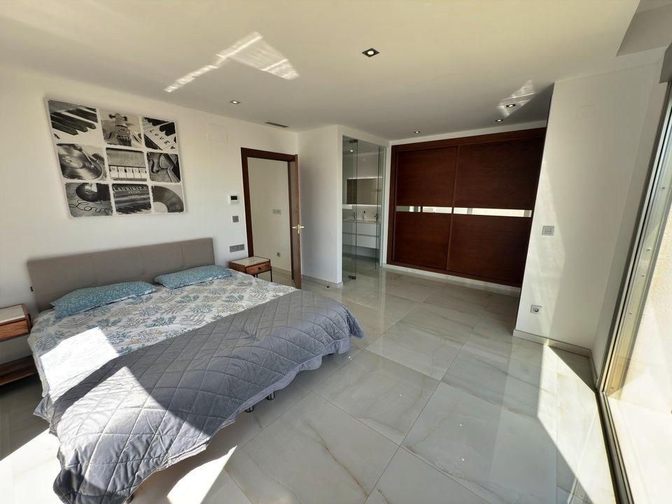 For sale - 5 Bedroom 5 Bathroom Villa in Orihuela Costa - Villamartin  - Alicante