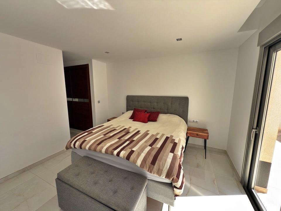 For sale - 5 Bedroom 5 Bathroom Villa in Orihuela Costa - Villamartin  - Alicante