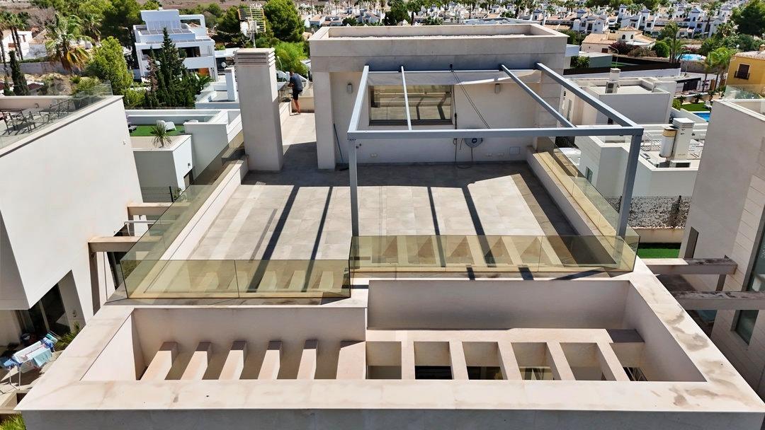 For sale - 5 Bedroom 5 Bathroom Villa in Orihuela Costa - Villamartin  - Alicante
