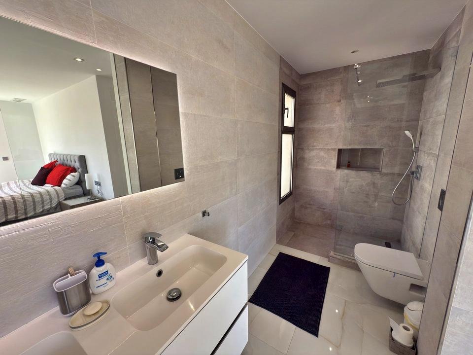 For sale - 5 Bedroom 5 Bathroom Villa in Orihuela Costa - Villamartin  - Alicante