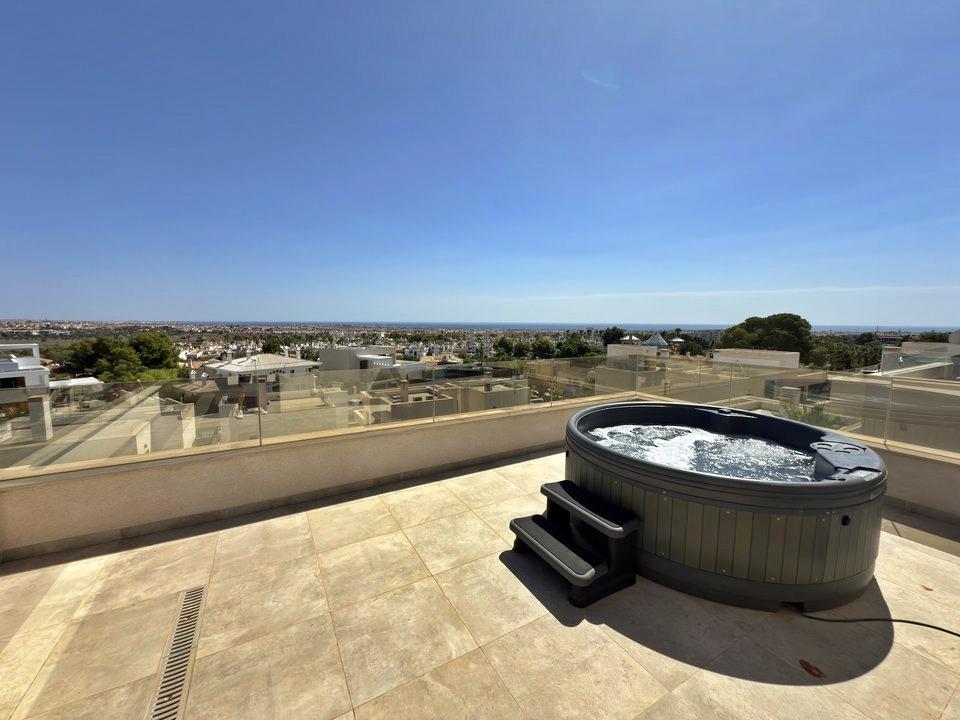 For sale - 5 Bedroom 5 Bathroom Villa in Orihuela Costa - Villamartin  - Alicante