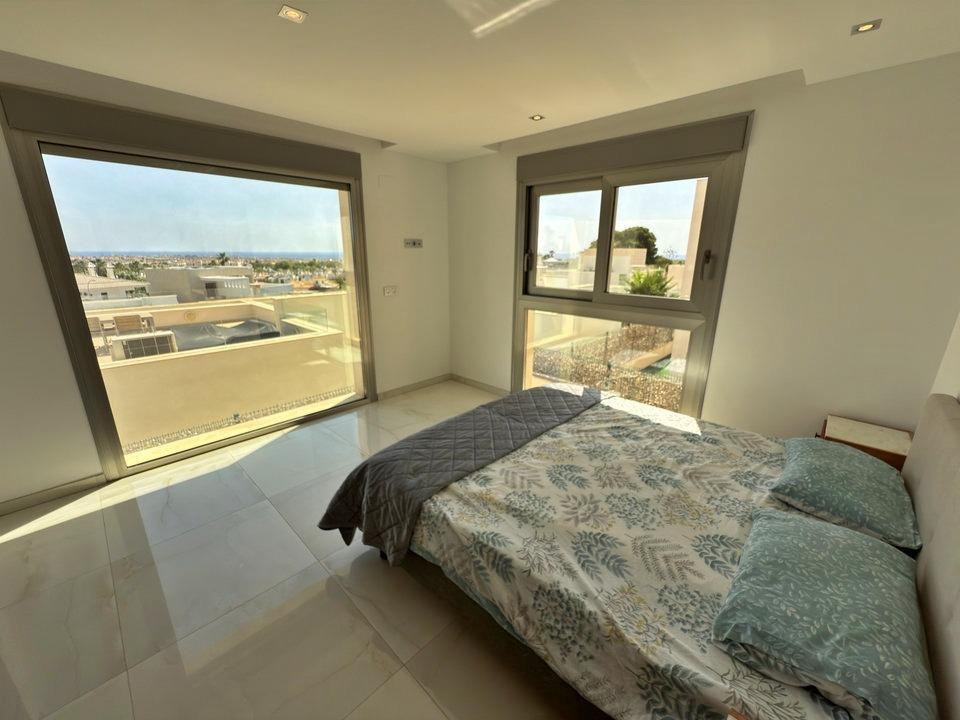 For sale - 5 Bedroom 5 Bathroom Villa in Orihuela Costa - Villamartin  - Alicante