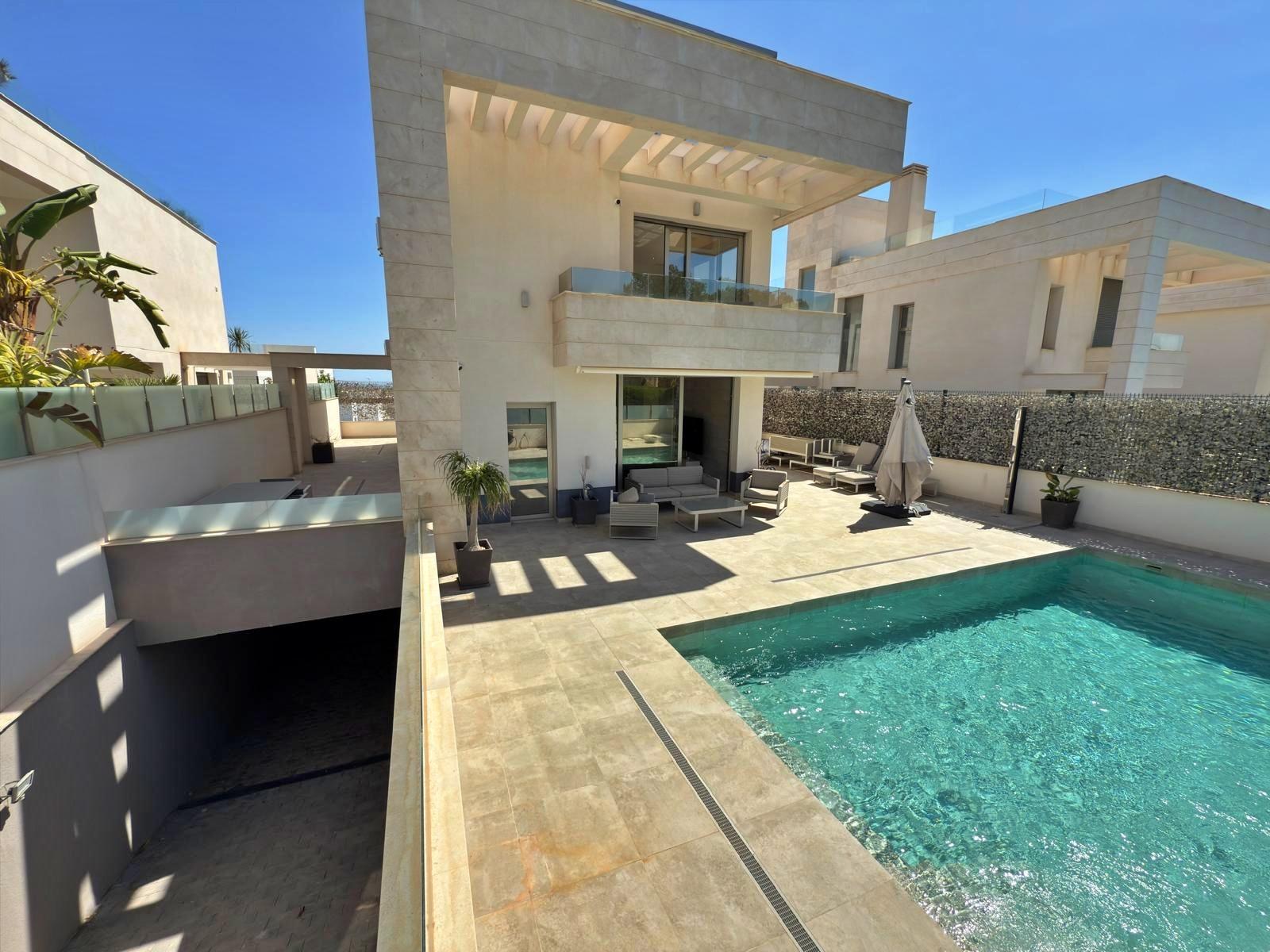 For sale - 5 Bedroom 5 Bathroom Villa in Orihuela Costa - Villamartin  - Alicante