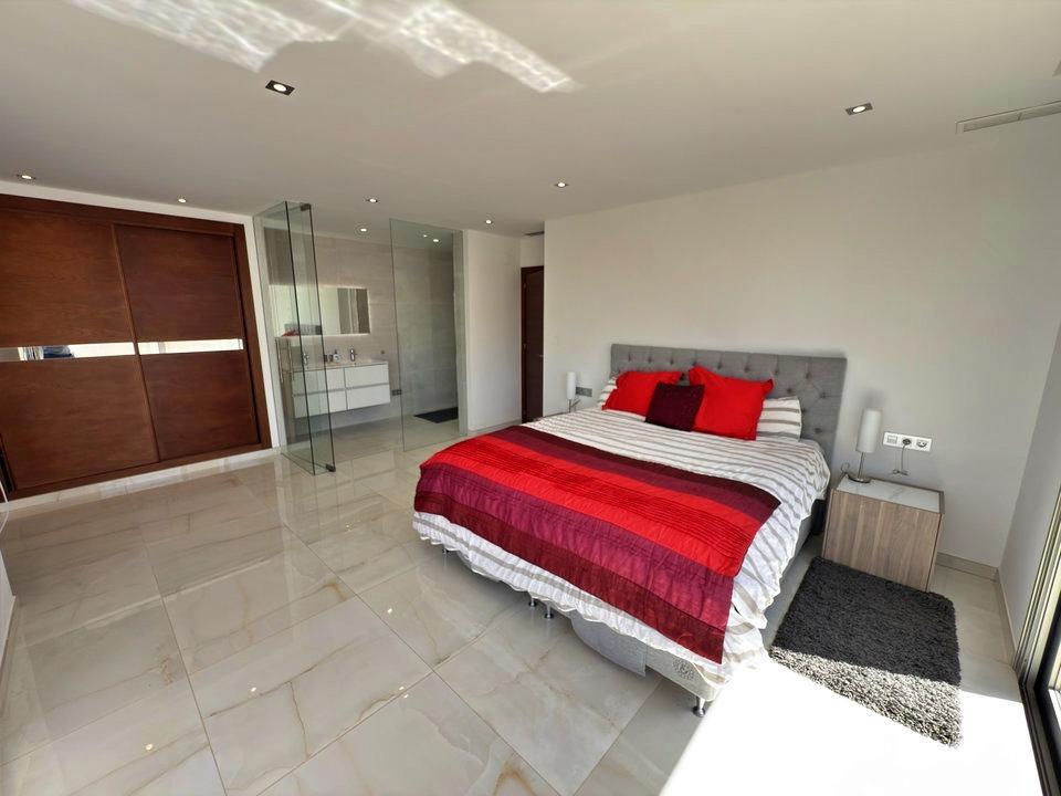 For sale - 5 Bedroom 5 Bathroom Villa in Orihuela Costa - Villamartin  - Alicante