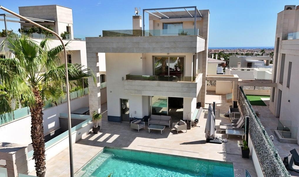 5 Bedroom 5 Bathroom Villa in Orihuela Costa