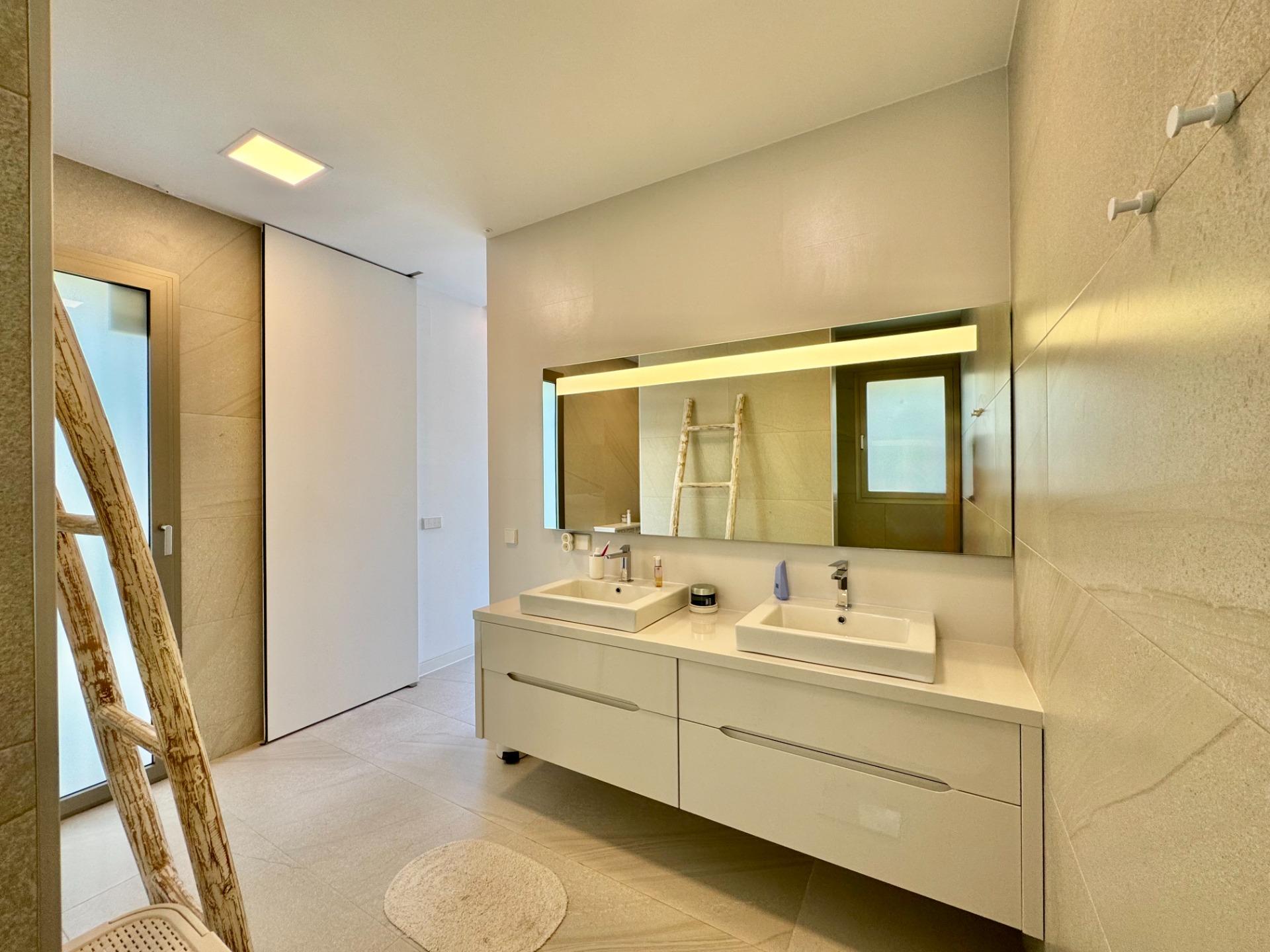 For sale - 3 Bedroom 2 Bathroom Villa in Orihuela - Las Colinas Golf  - Alicante